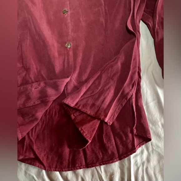 C.M.C Tecel Shirt with coconut buttons and split hems, rich ruby color, Size L - Picture 5 of 5